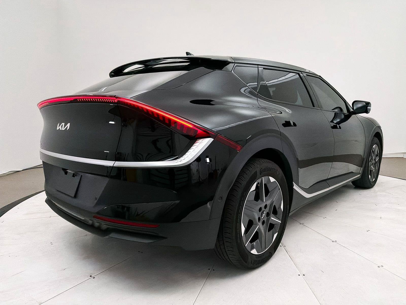 Used 2025 Kia EV6 Light w/ Light LR Technology Package RWD image 17