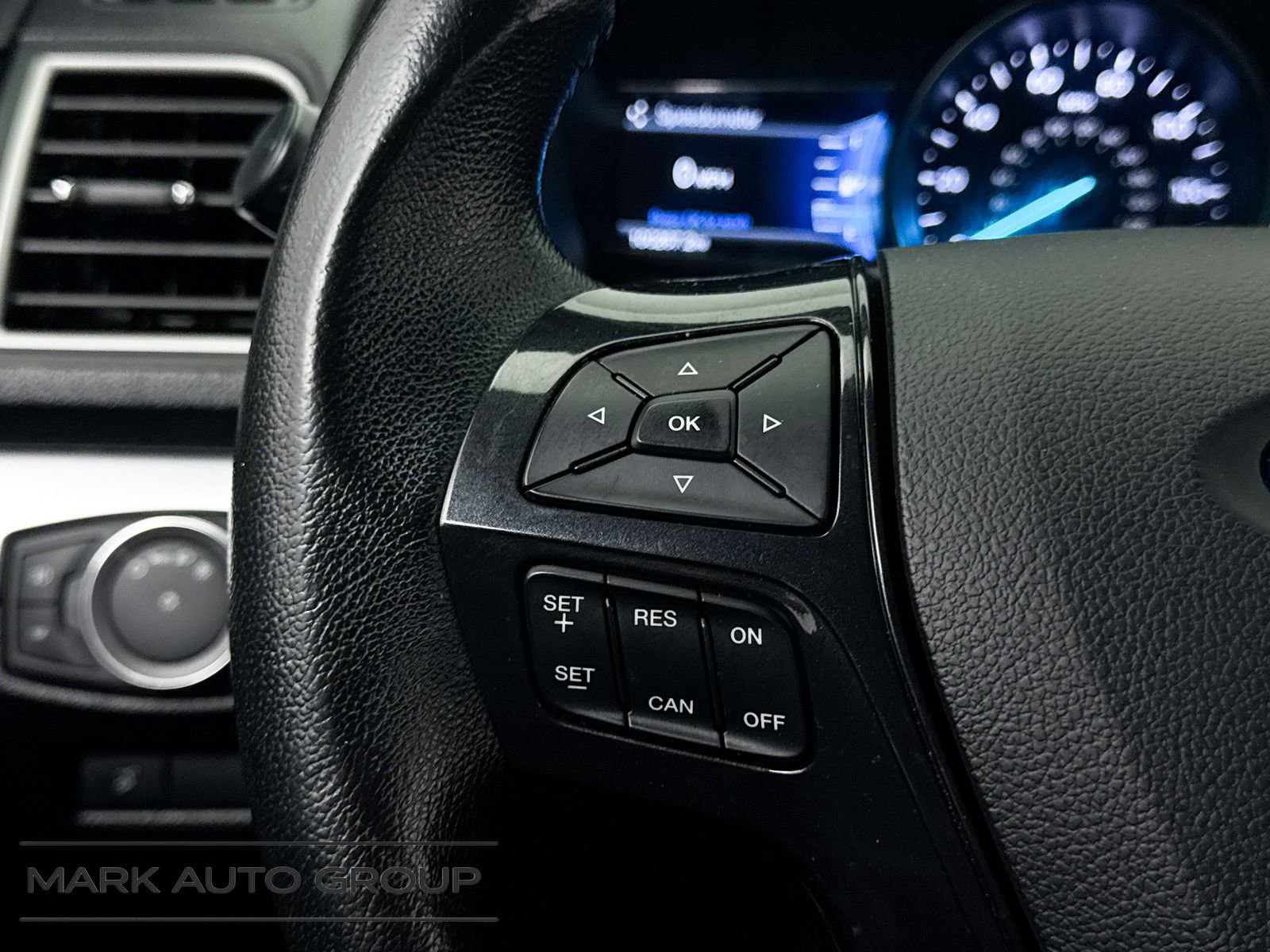 Used 2017 Ford Explorer XLT w/ Equipment Group 201A FWD image 31