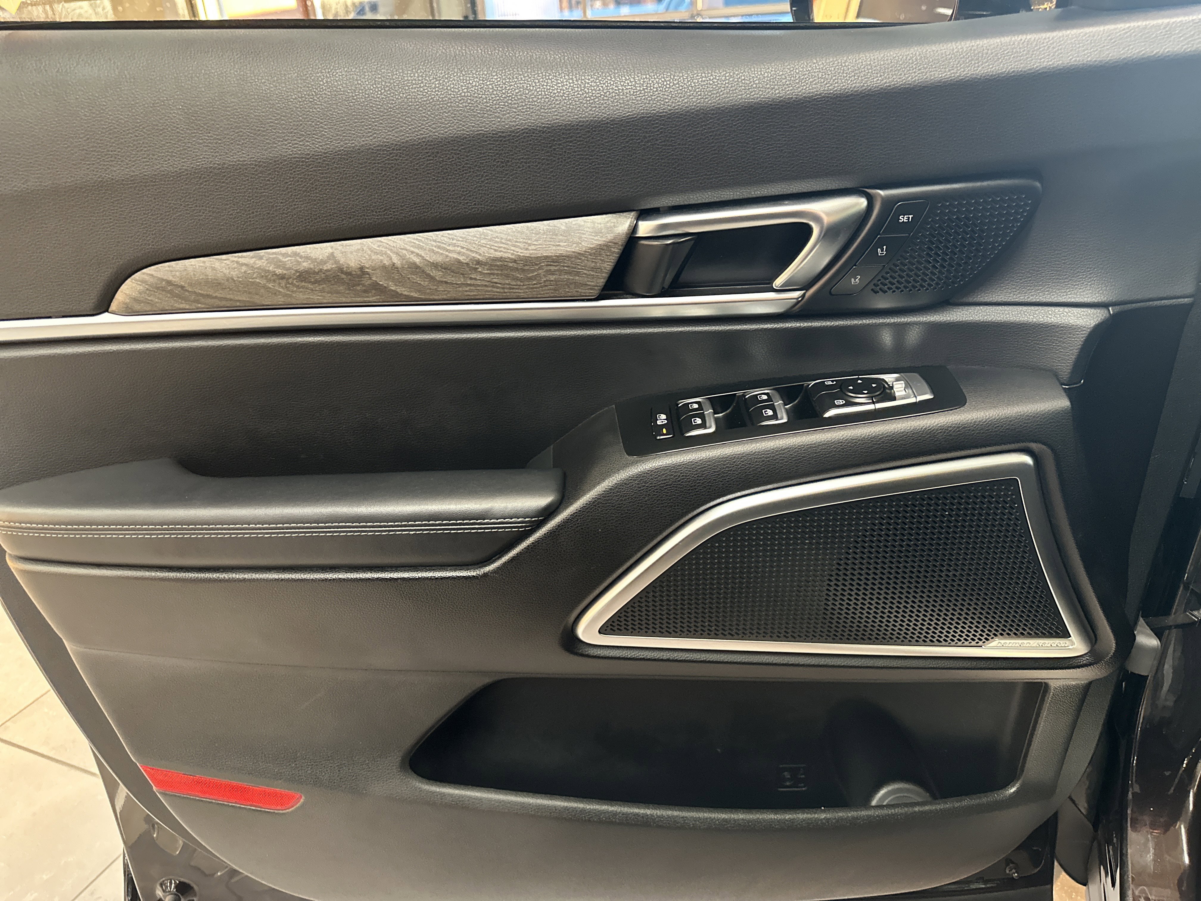 Used 2020 Kia Telluride SX w/ SX Prestige Package image 22