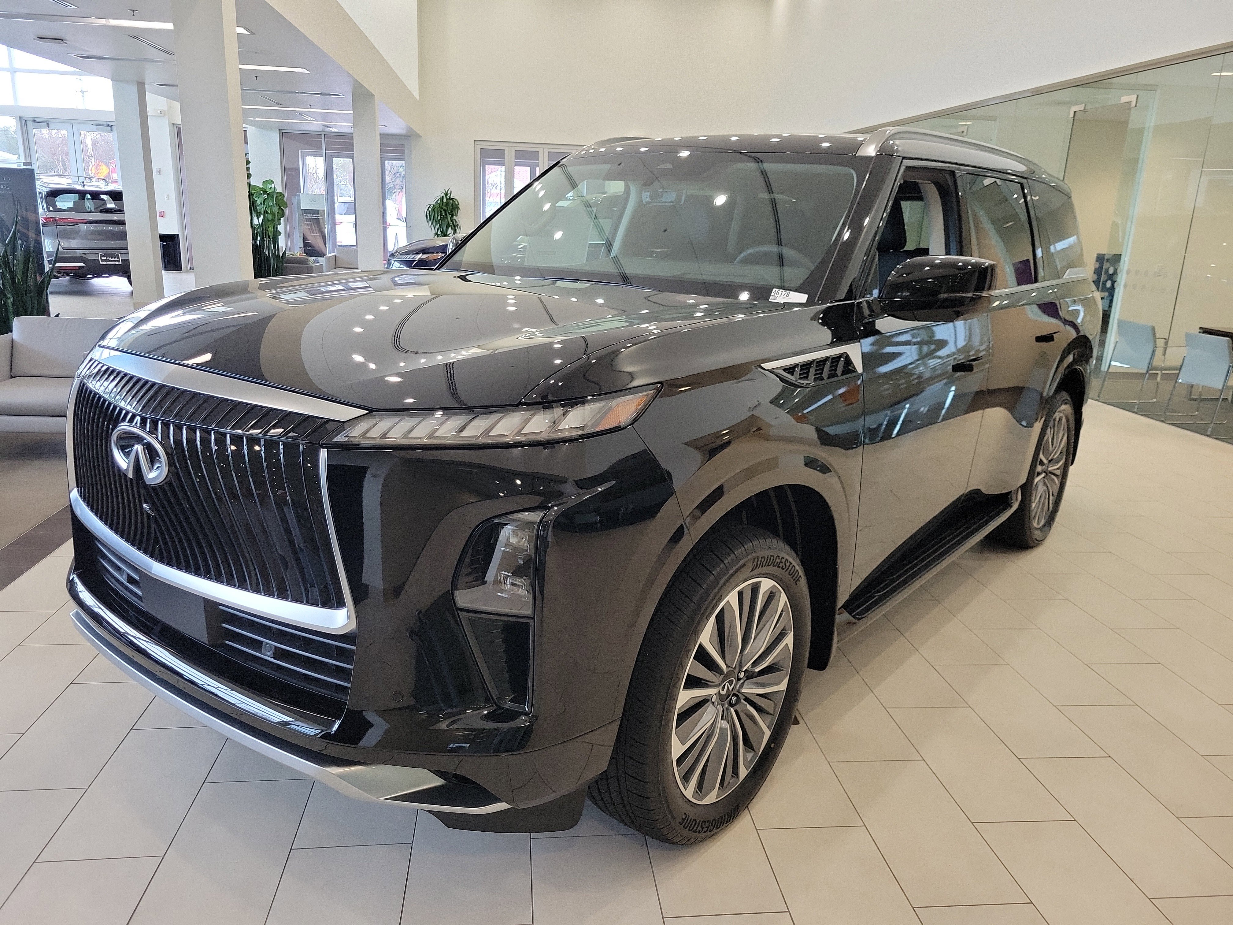 New 2026 INFINITI QX80 Luxe image 8