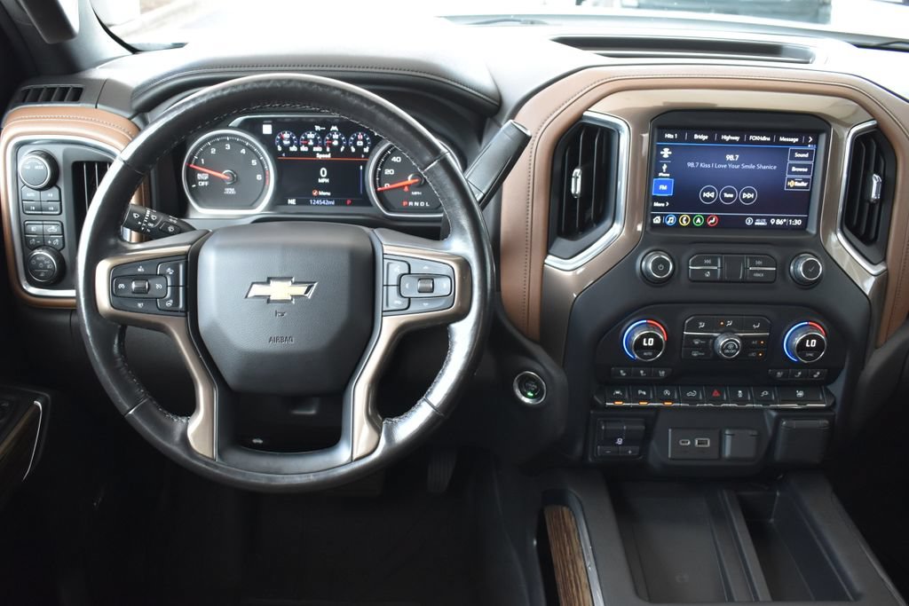 Used 2020 Chevrolet Silverado 1500 High Country w/ Technology Package AWD/4WD image 2