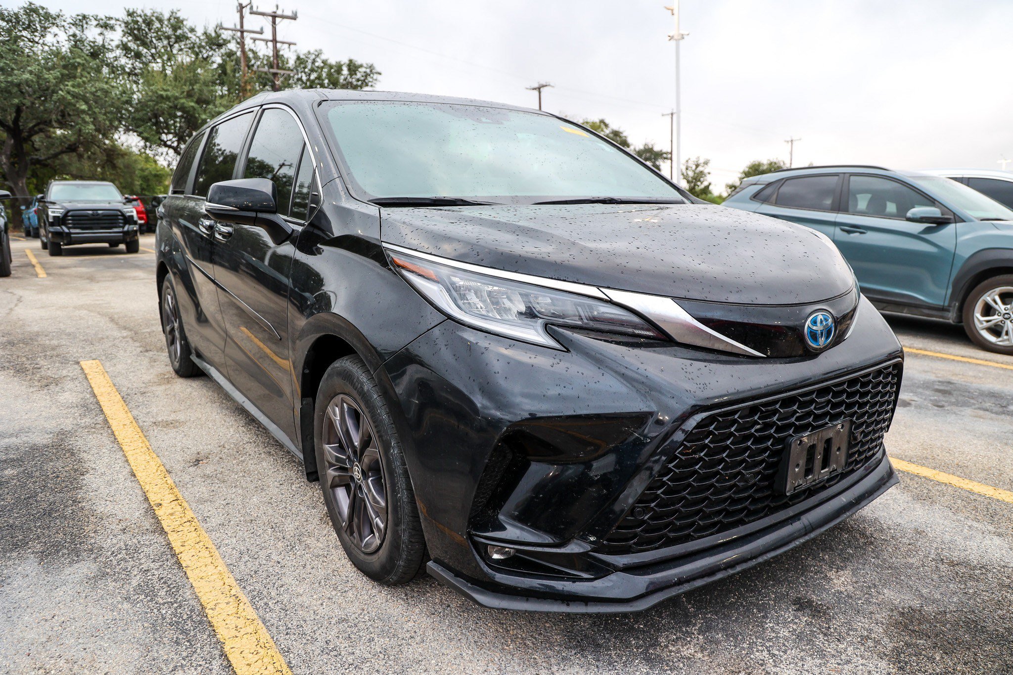 Used 2024 Toyota Sienna XSE w/ XSE Premium Package AWD/4WD image 5