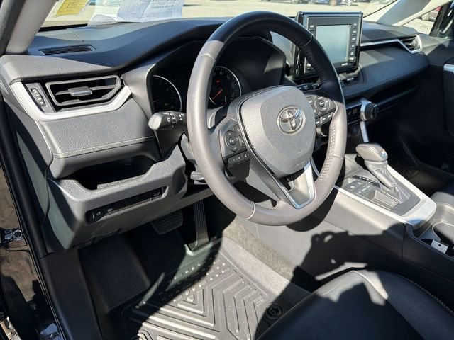 Used 2020 Toyota RAV4 XLE Premium image 14