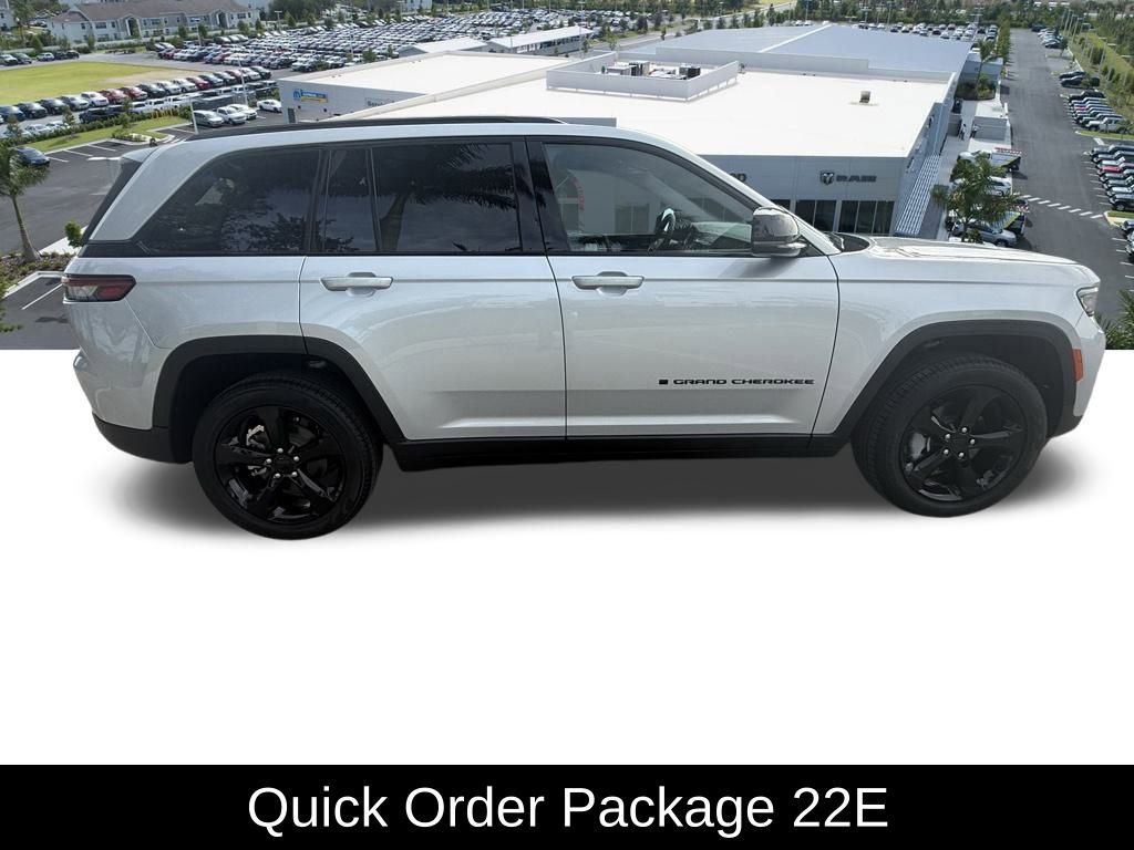 Certified 2025 Jeep Grand Cherokee Limited w/ Black Appearance Package image 3
