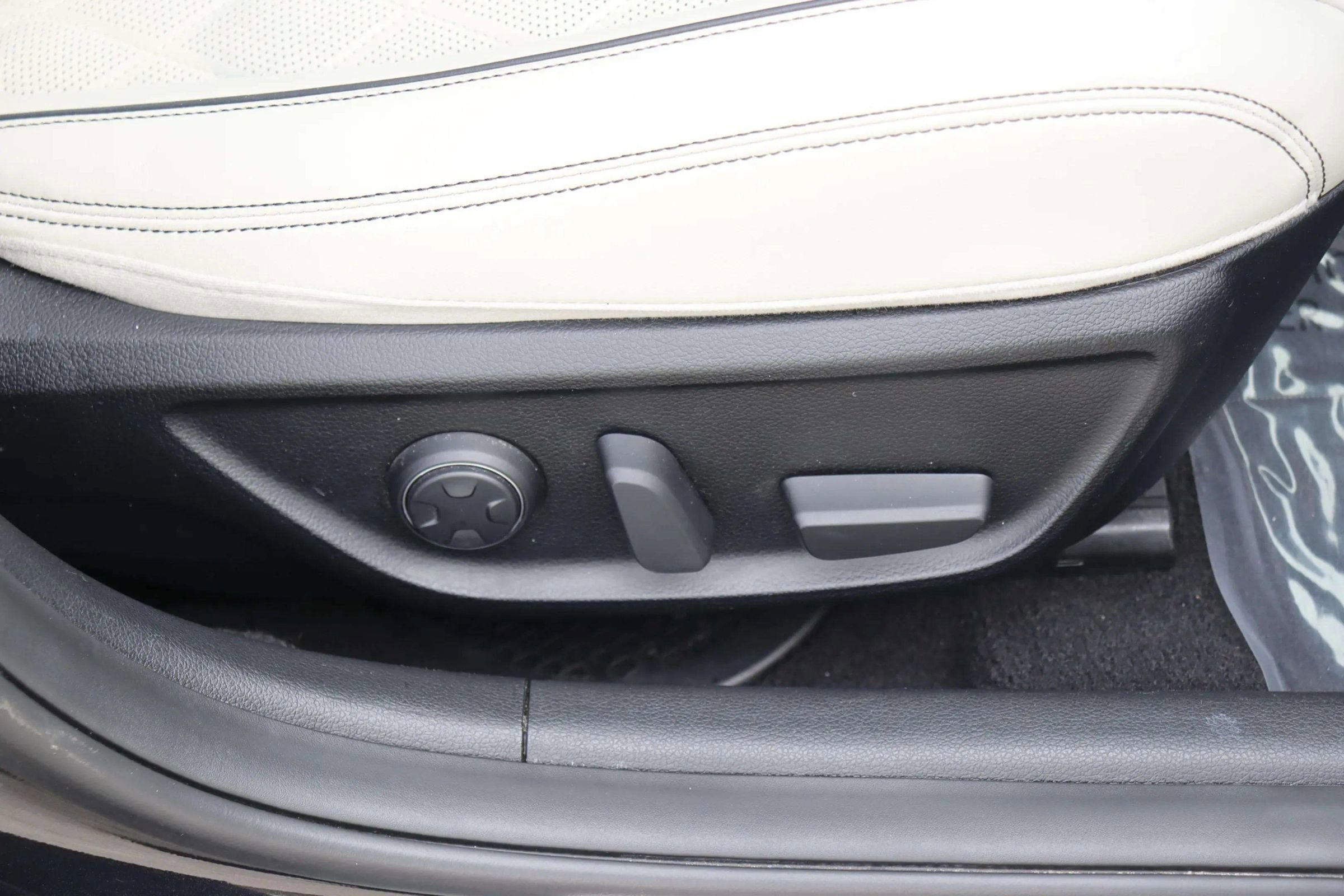 Used 2021 Genesis G70 2.0T w/ Prestige Package image 38