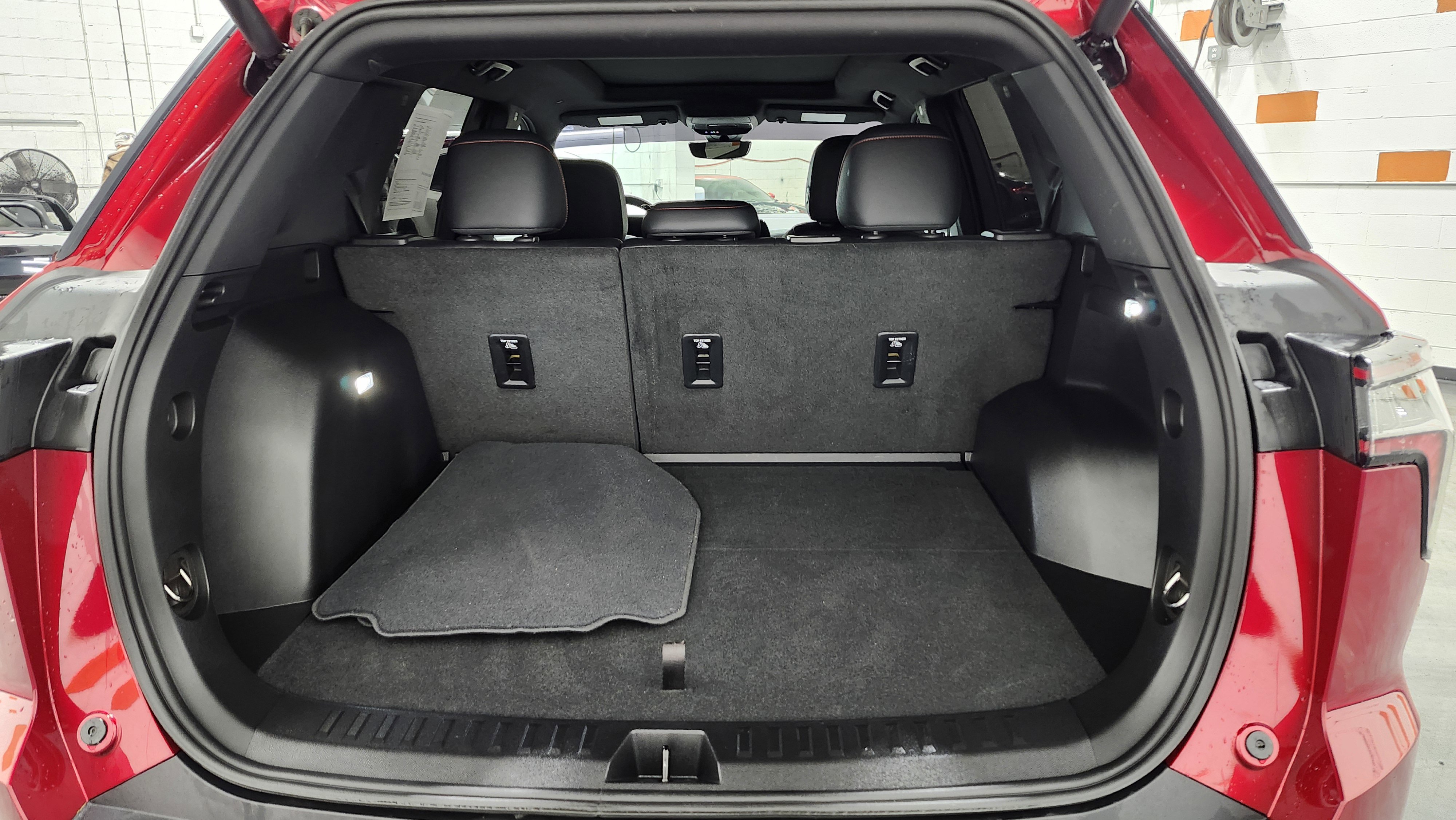 Used 2025 Chevrolet Equinox RS w/ Safety and Technology Package image 25