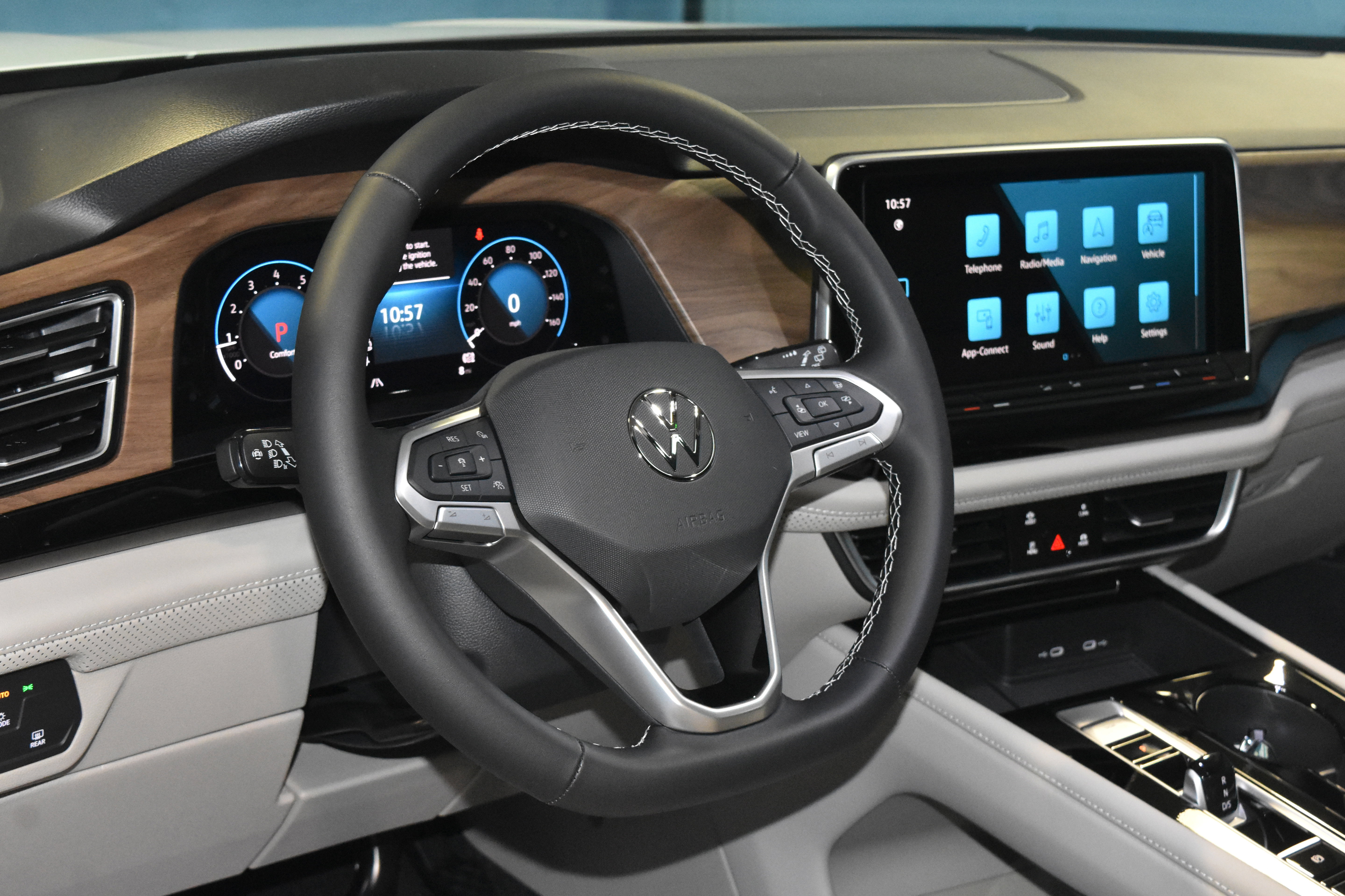 New 2026 Volkswagen Atlas SE FWD image 2