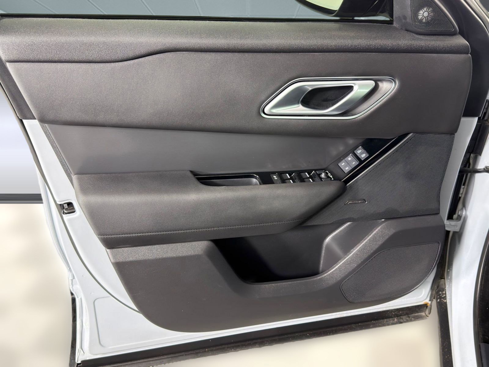 Used 2024 Land Rover Range Rover Velar Dynamic SE image 12