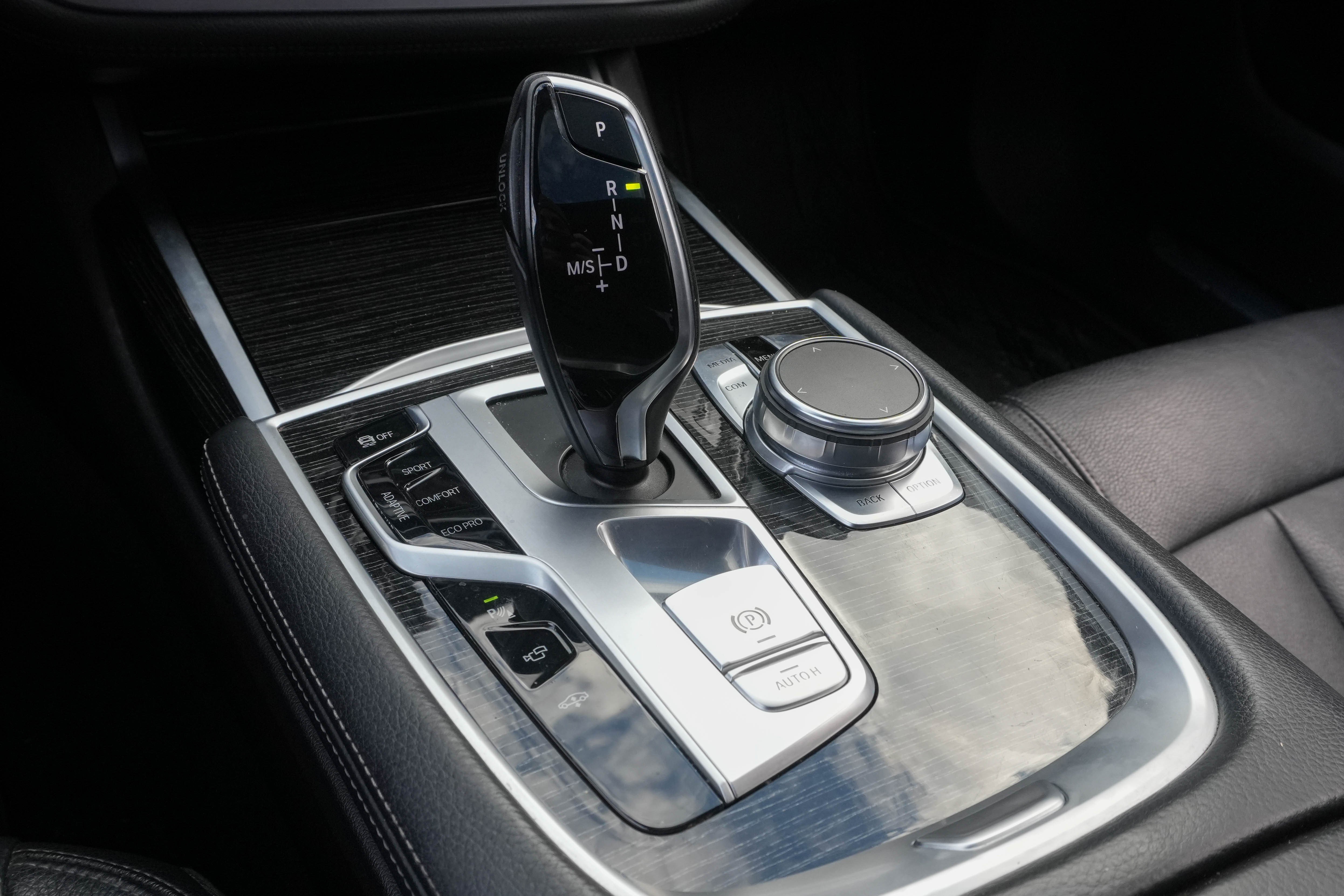 Used 2019 BMW 740i w/ M Sport Package image 27