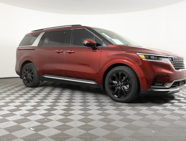 Certified 2024 Kia Carnival SX image 3