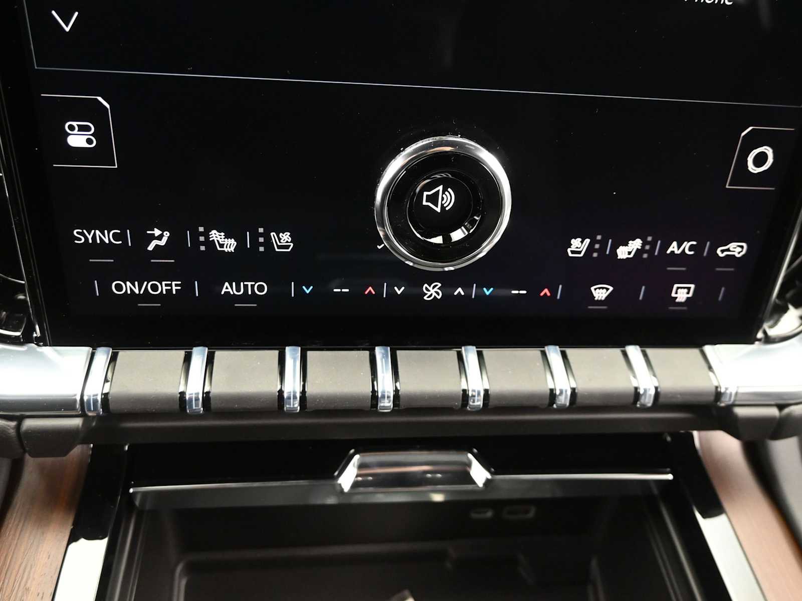 New 2026 GMC Yukon XL Denali w/ Denali Reserve Package image 18