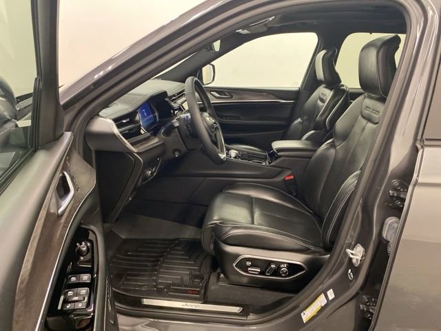 Used 2022 Jeep Grand Cherokee Overland w/ Luxury Tech Group IV image 9