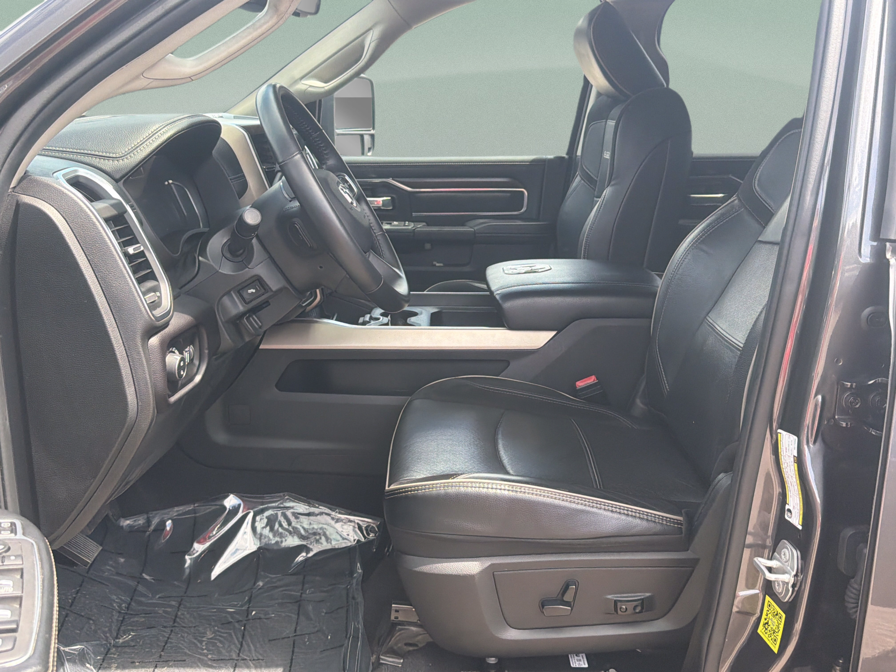 Used 2024 RAM 3500 Laramie AWD/4WD image 19