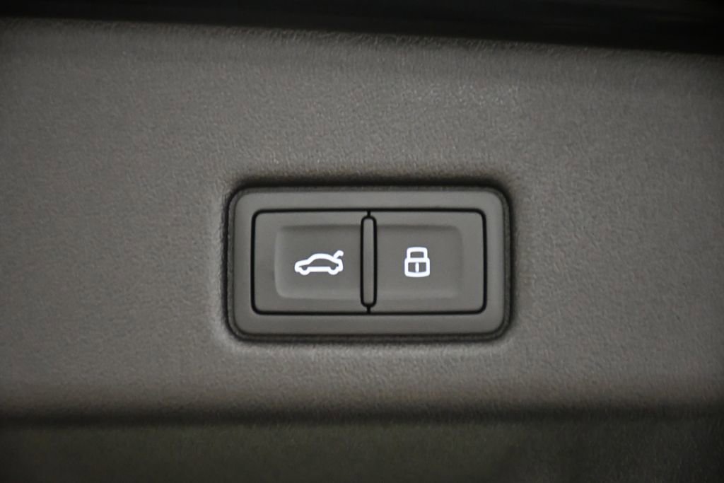 Used 2025 Audi Q5 Premium Plus w/ Premium Plus image 56