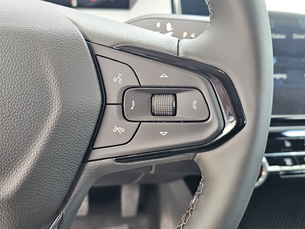 New 2027 Chevrolet Bolt LT w/ Comfort Package FWD image 17