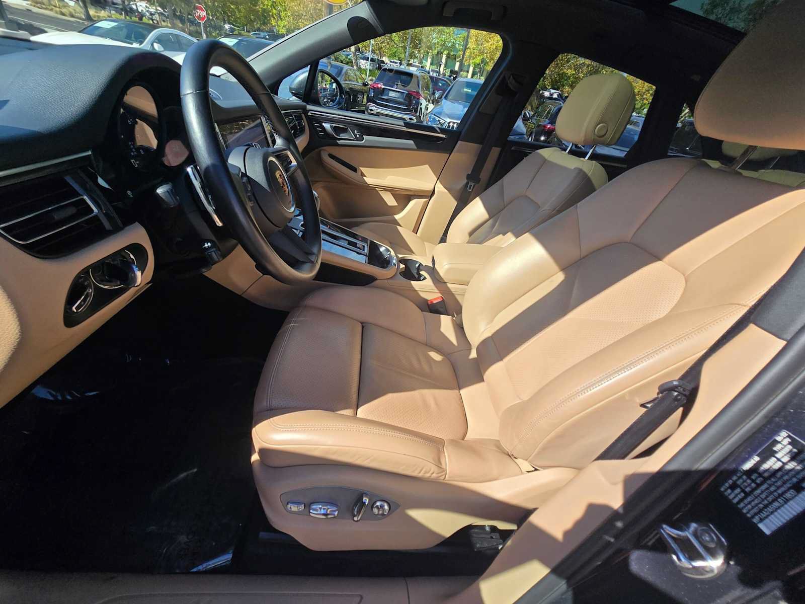 Used 2022 Porsche Macan AWD/4WD image 24