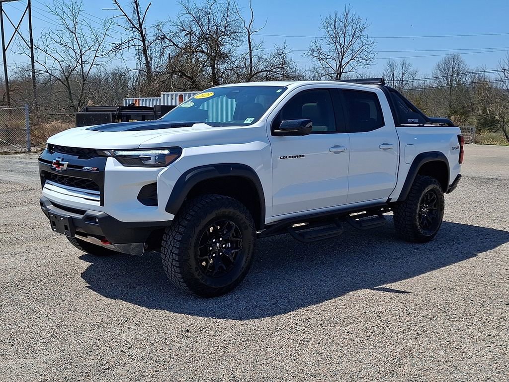 Used 2025 Chevrolet Colorado ZR2 w/ Midnight Edition image 6