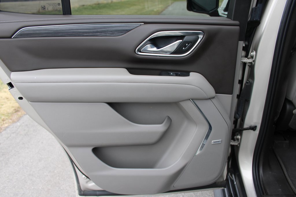 Used 2023 GMC Yukon SLT w/ SLT Luxury Package image 29