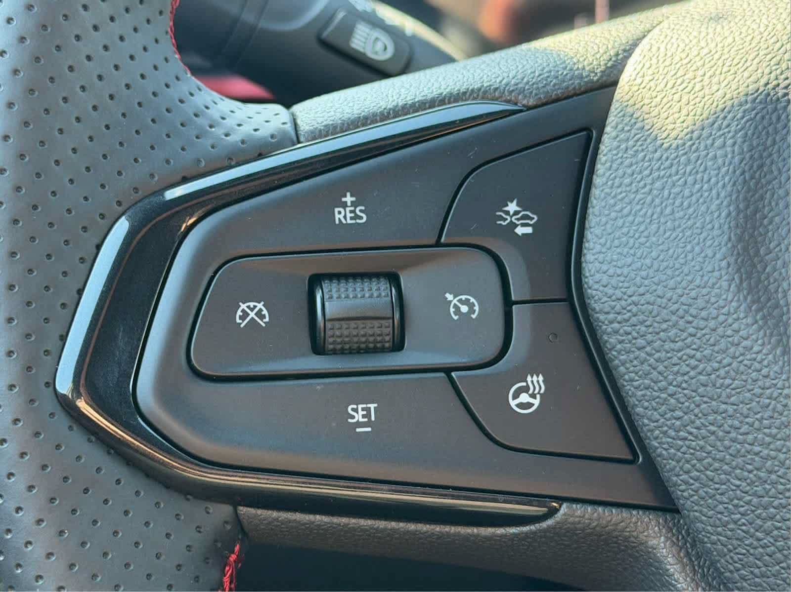 New 2026 Chevrolet Trax RS w/ Sunroof Package FWD image 5