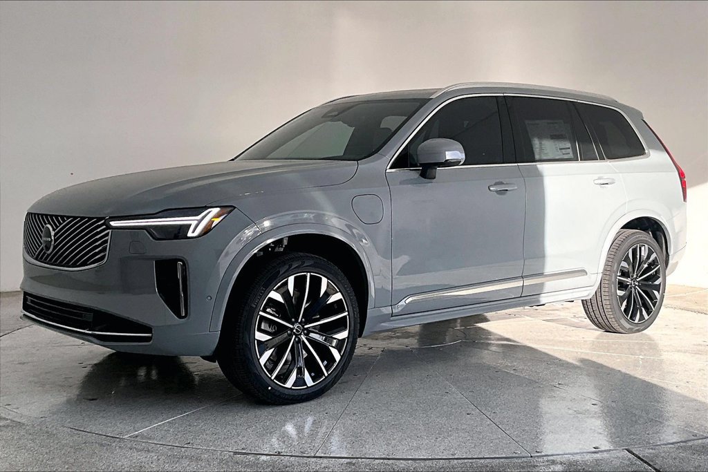 New 2026 Volvo XC90 T8 Plus w/ Protection Package Premier AWD/4WD image 2