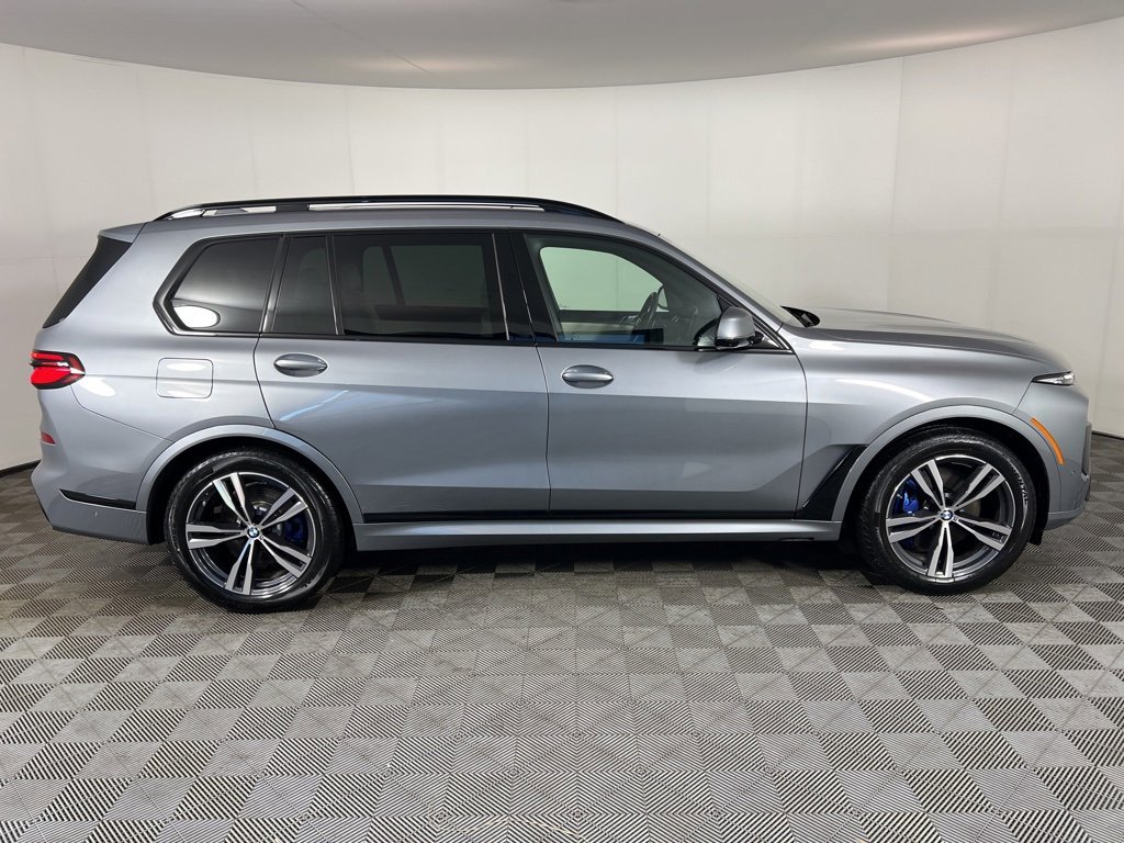 Used 2026 BMW X7 xDrive40i w/ M Sport Package image 3