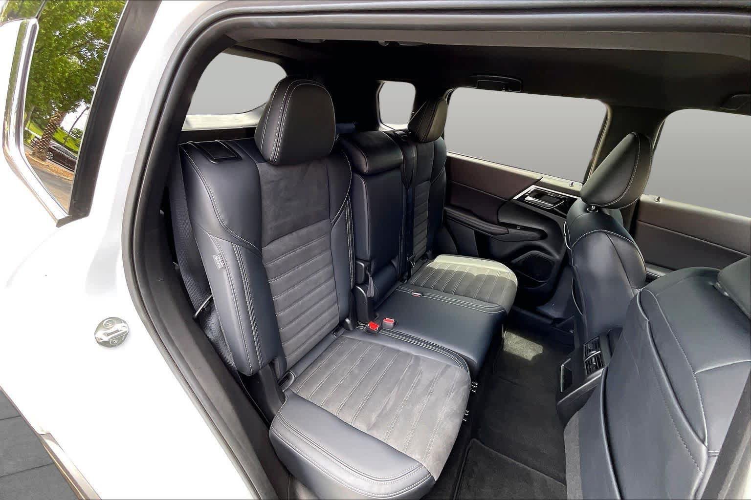 Used 2023 Mitsubishi Outlander SE Black Edition FWD image 26