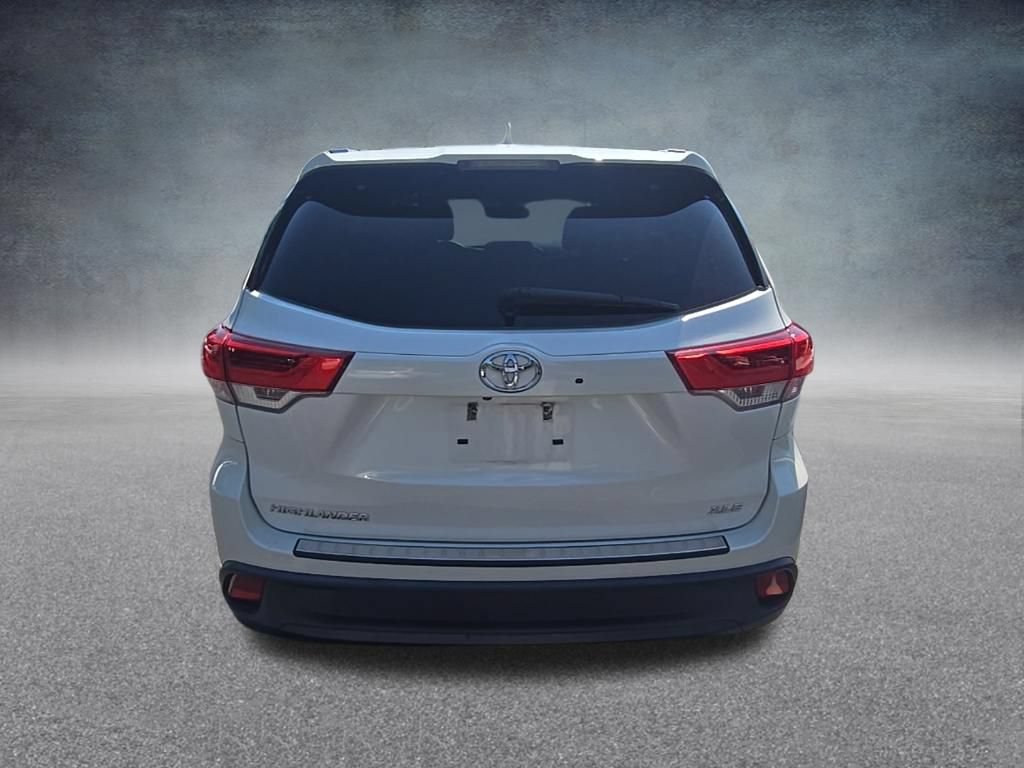 Used 2017 Toyota Highlander XLE FWD image 8
