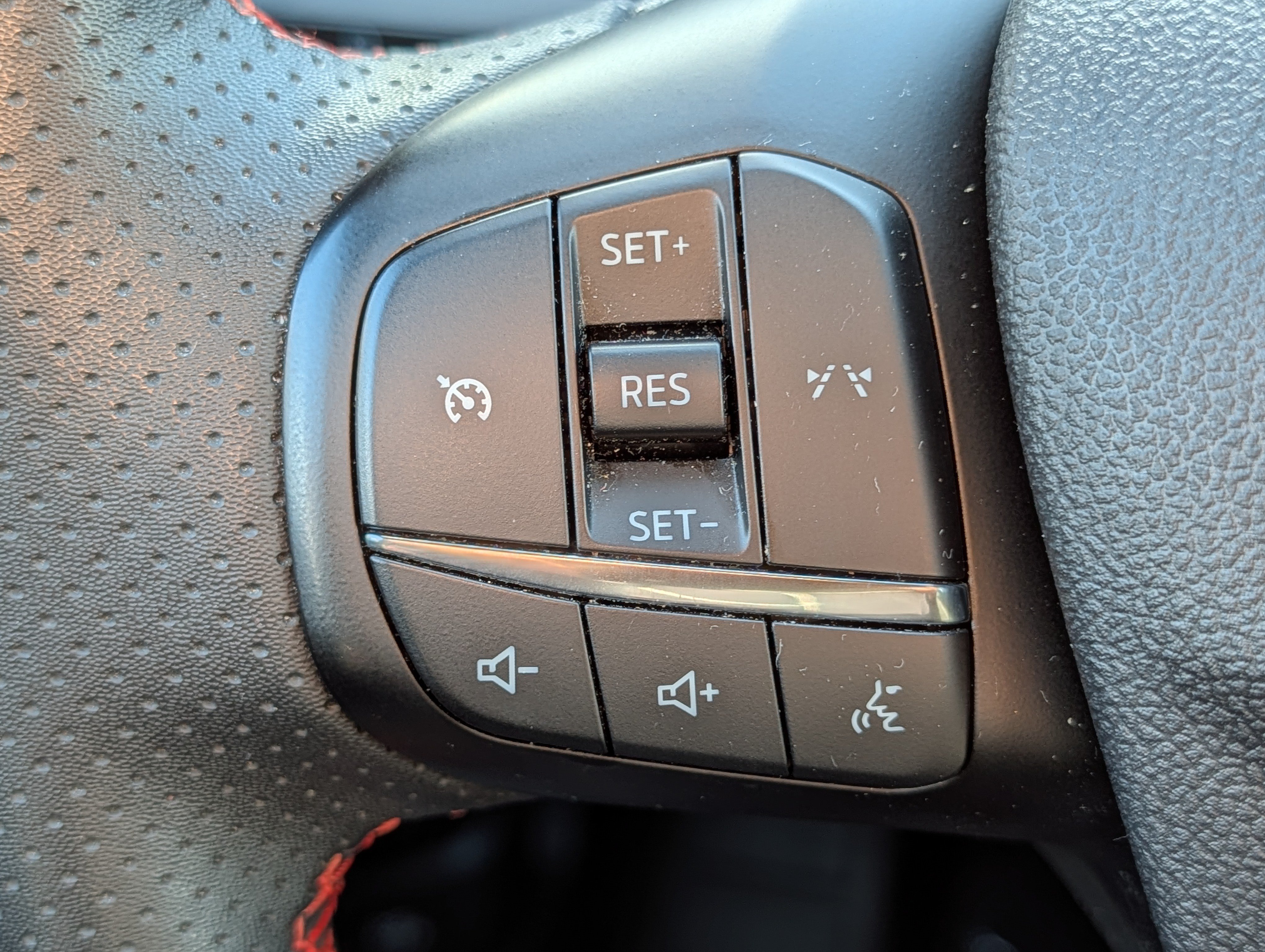 Used 2025 Ford Escape ST-Line Select AWD/4WD image 33