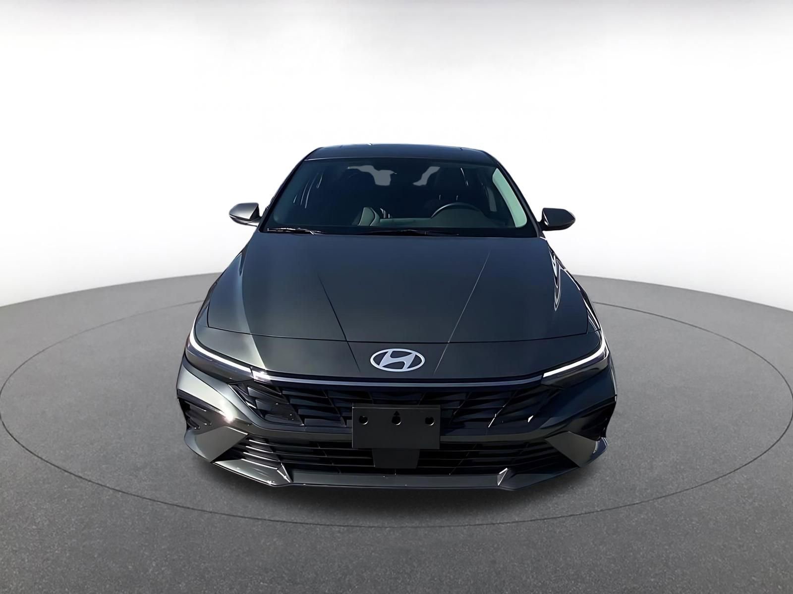 Used 2025 Hyundai Elantra Limited image 4