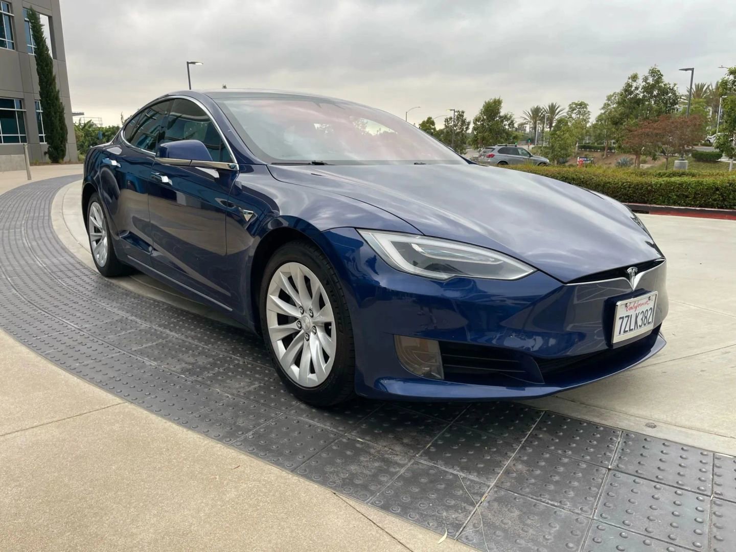 Used 2017 Tesla Model S 75 image 3
