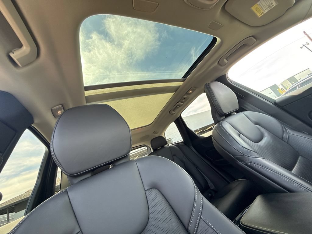 Used 2023 Volvo XC60 B5 Ultimate w/ Climate Package AWD/4WD image 14