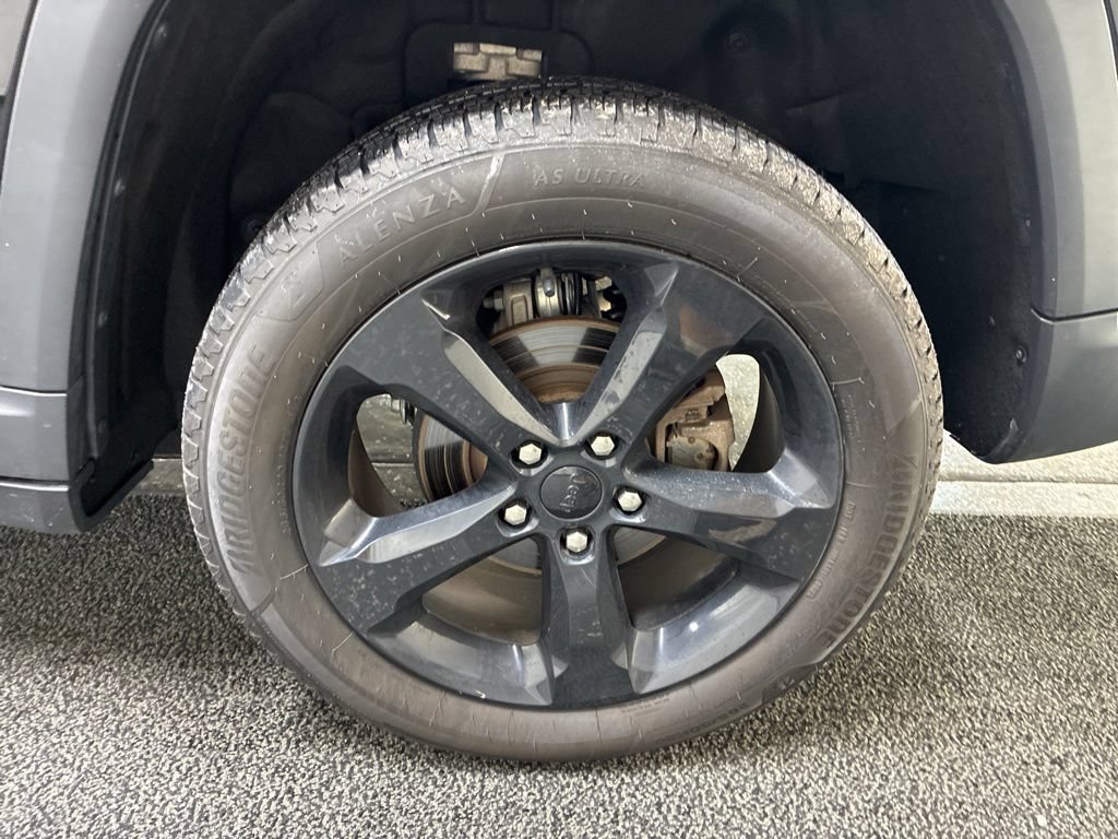 Used 2023 Jeep Grand Cherokee Altitude AWD/4WD image 9