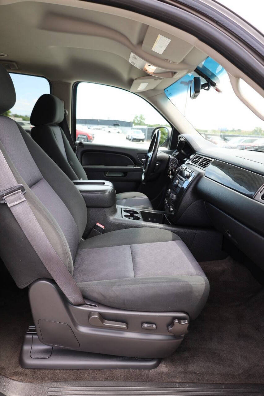 Used 2013 Chevrolet Suburban LS w/ Convenience Package 1 AWD/4WD image 15