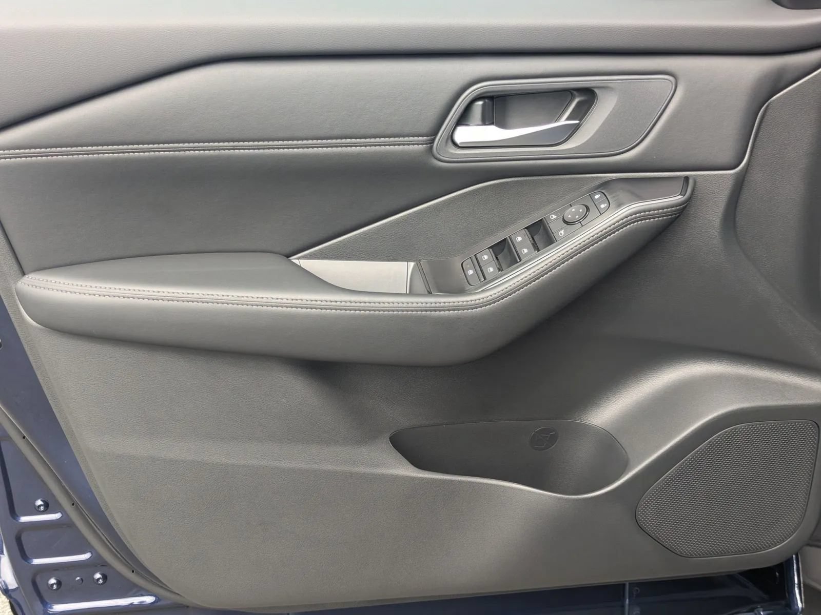 Used 2026 Nissan Rogue Dark Armor FWD image 10