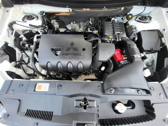 Used 2015 Mitsubishi Outlander SE AWD/4WD image 11