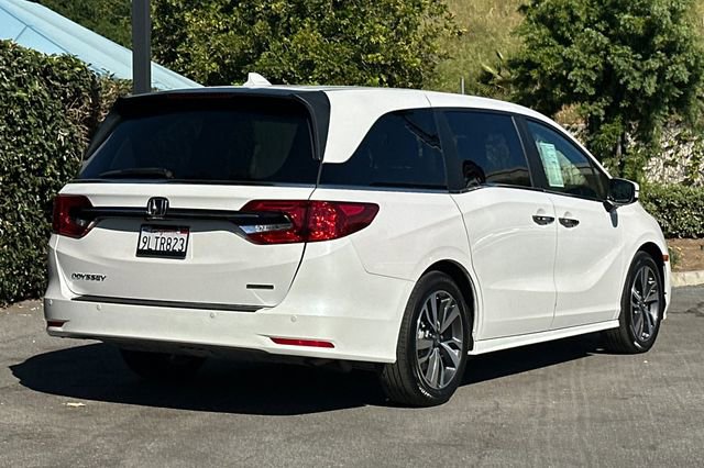 Certified 2024 Honda Odyssey Touring image 4