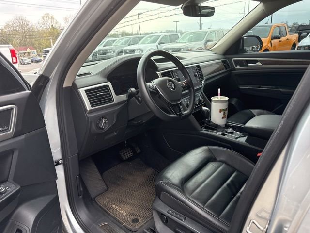 Used 2018 Volkswagen Atlas SEL Premium image 2