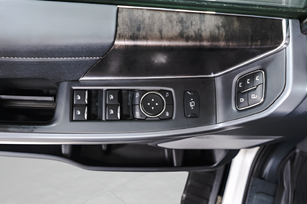 Used 2025 Ford F250 Lariat w/ Black Appearance Package AWD/4WD image 26
