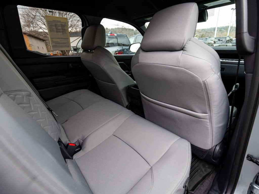 Used 2025 Toyota Tacoma SR5 AWD/4WD image 31
