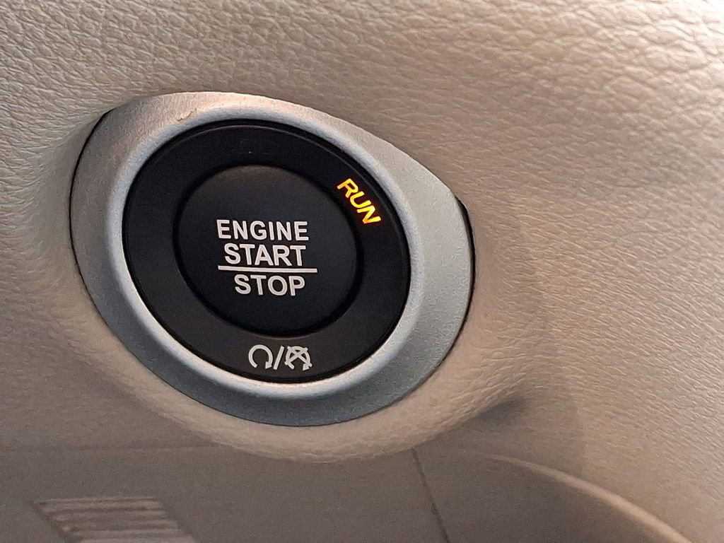 Used 2024 Chrysler Pacifica Limited image 32