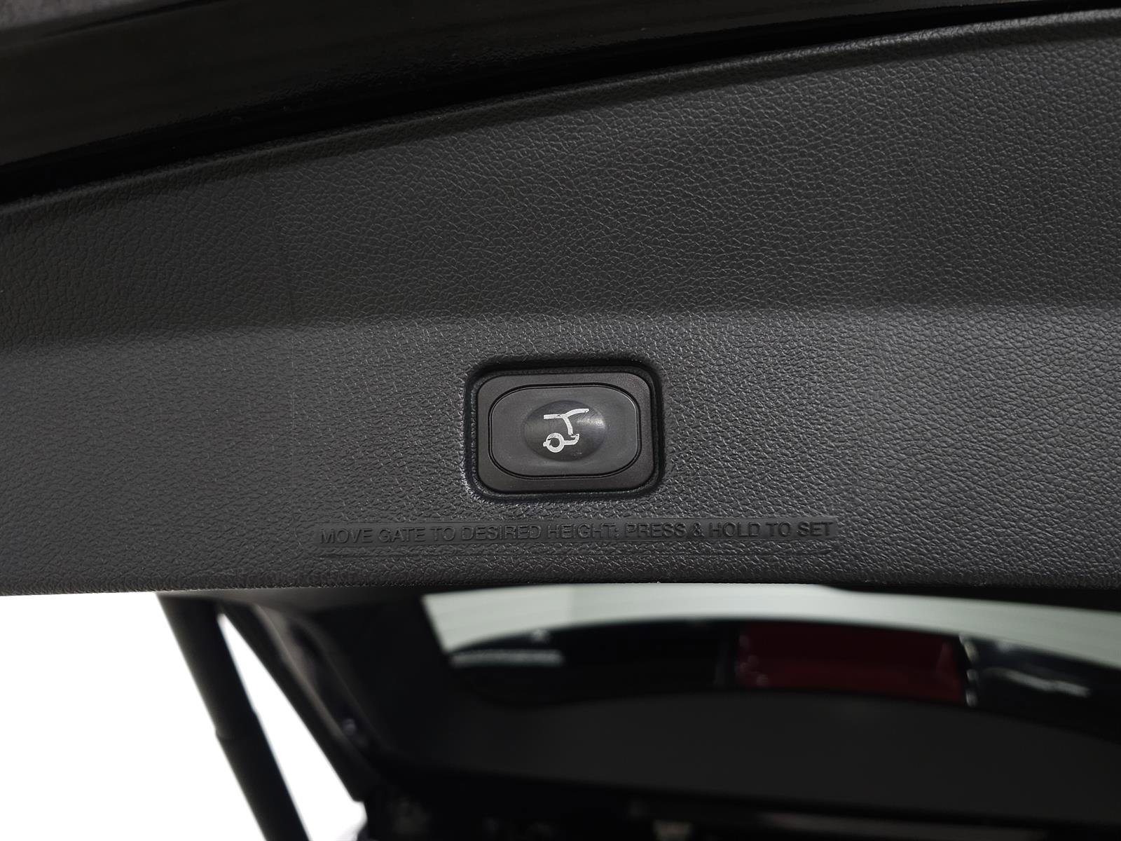 Used 2018 Ford Explorer XLT w/ Equipment Group 202A image 8