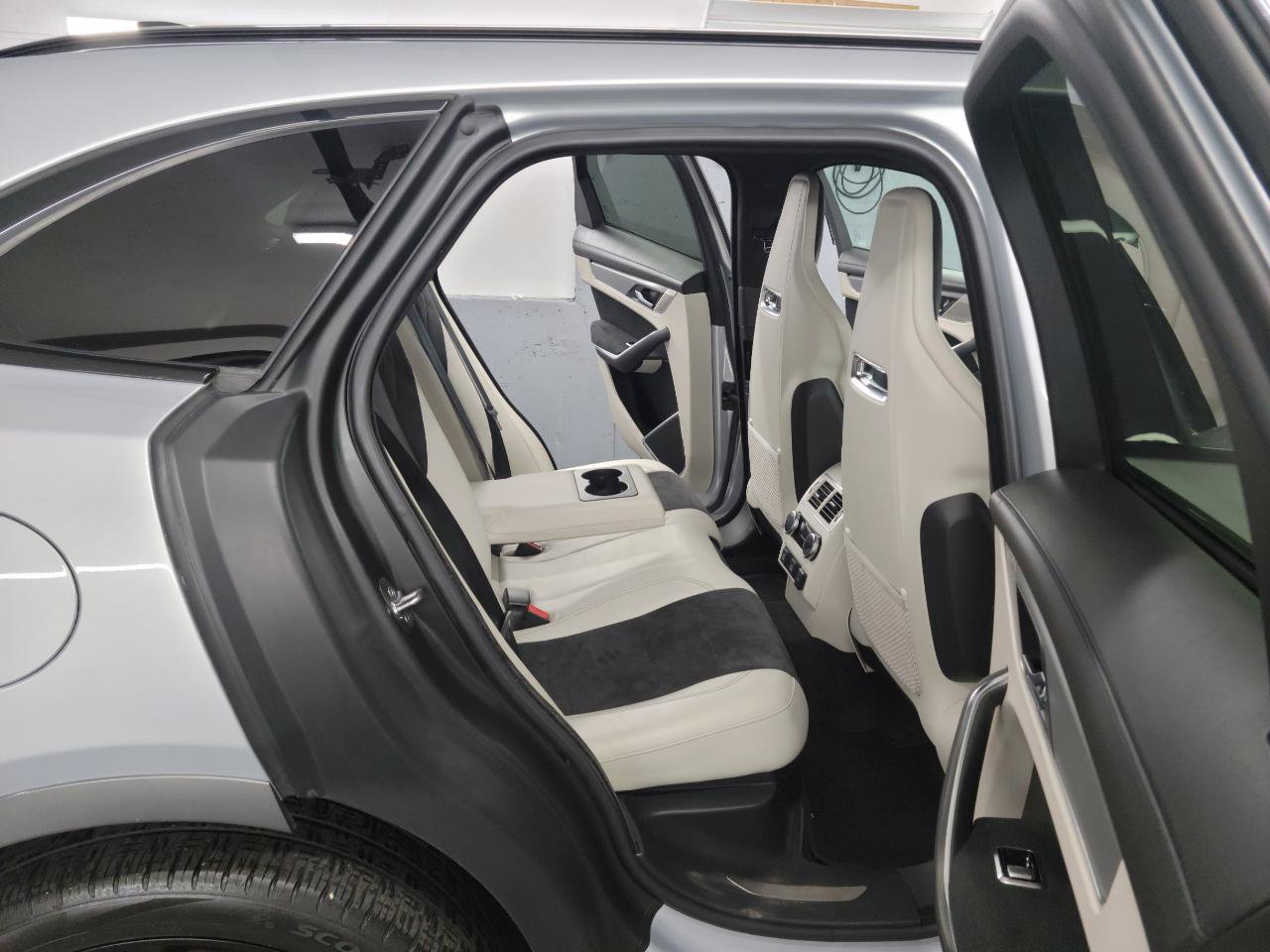 Used 2021 Jaguar F-PACE SVR AWD/4WD image 9