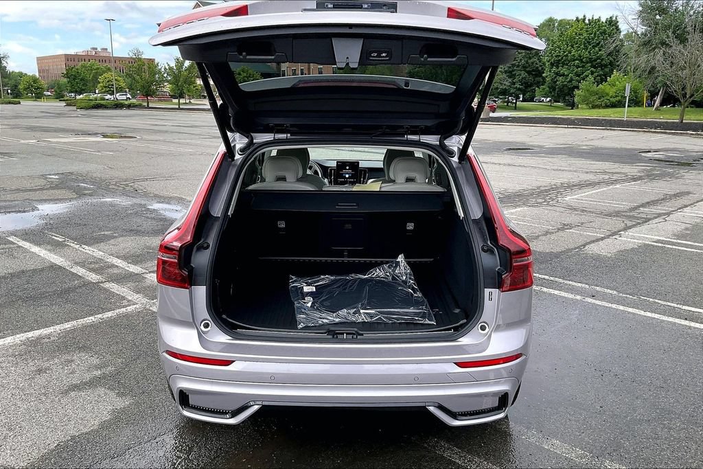 New 2026 Volvo XC60 B5 Ultra w/ Climate Package AWD/4WD image 4