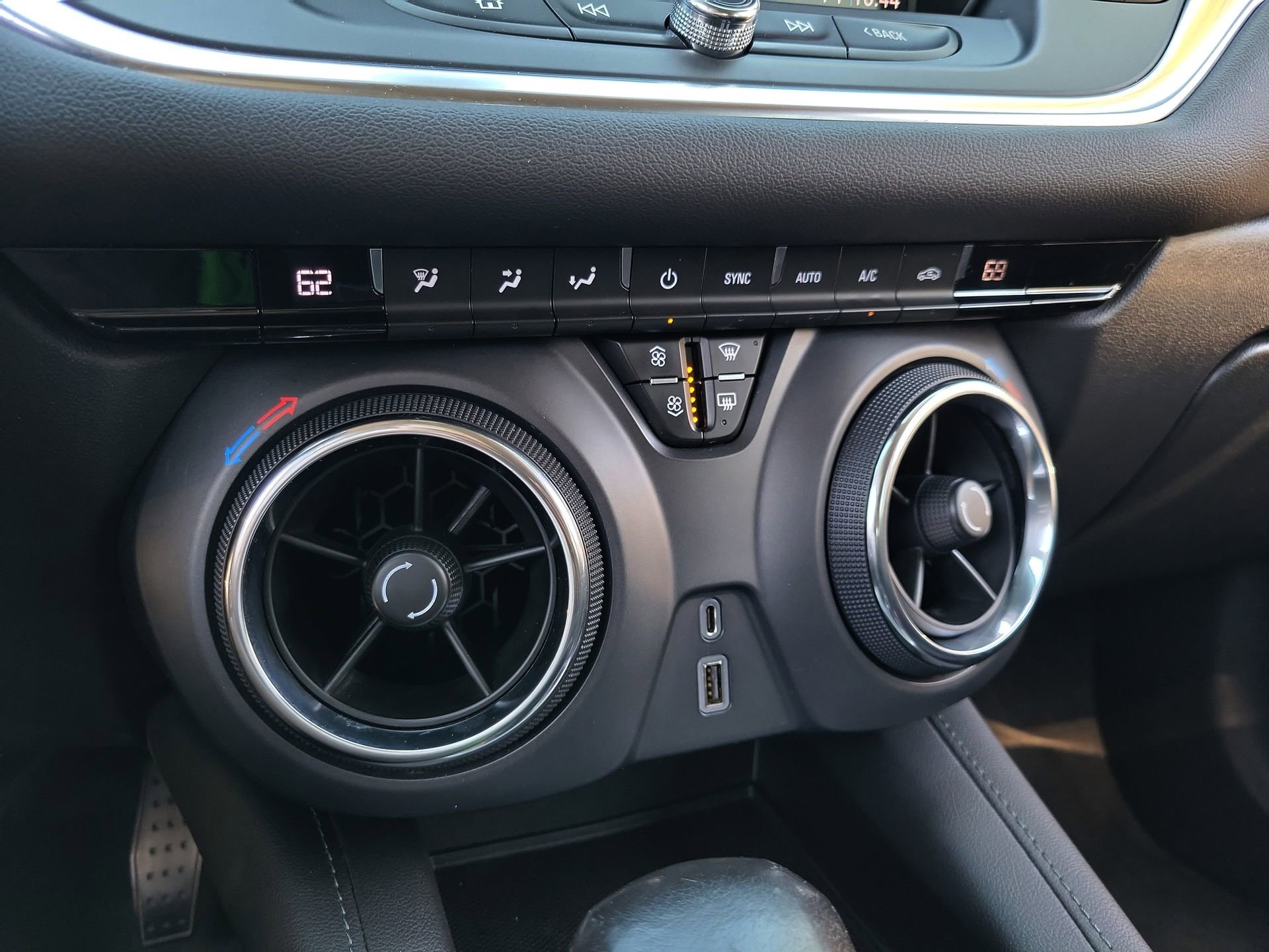 Used 2020 Chevrolet Blazer LT FWD image 26