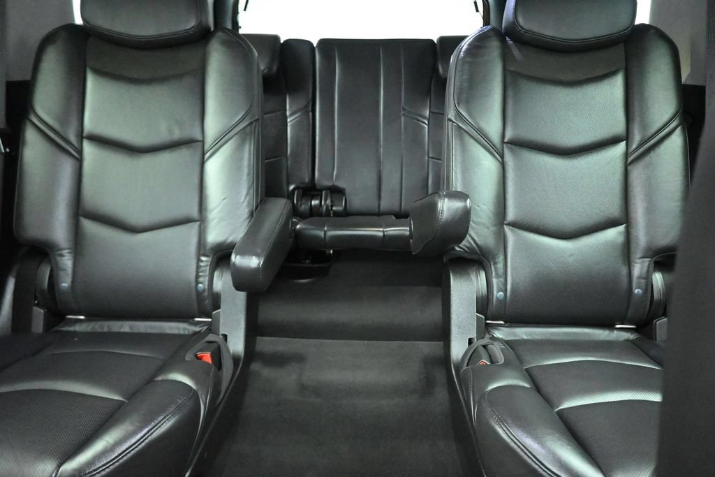 Used 2020 Cadillac Escalade Luxury w/ LPO, Radiant Package AWD/4WD image 33