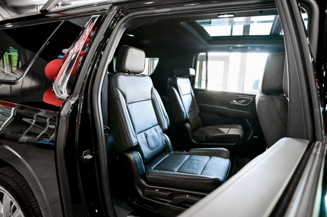Used 2024 Chevrolet Suburban High Country AWD/4WD image 24