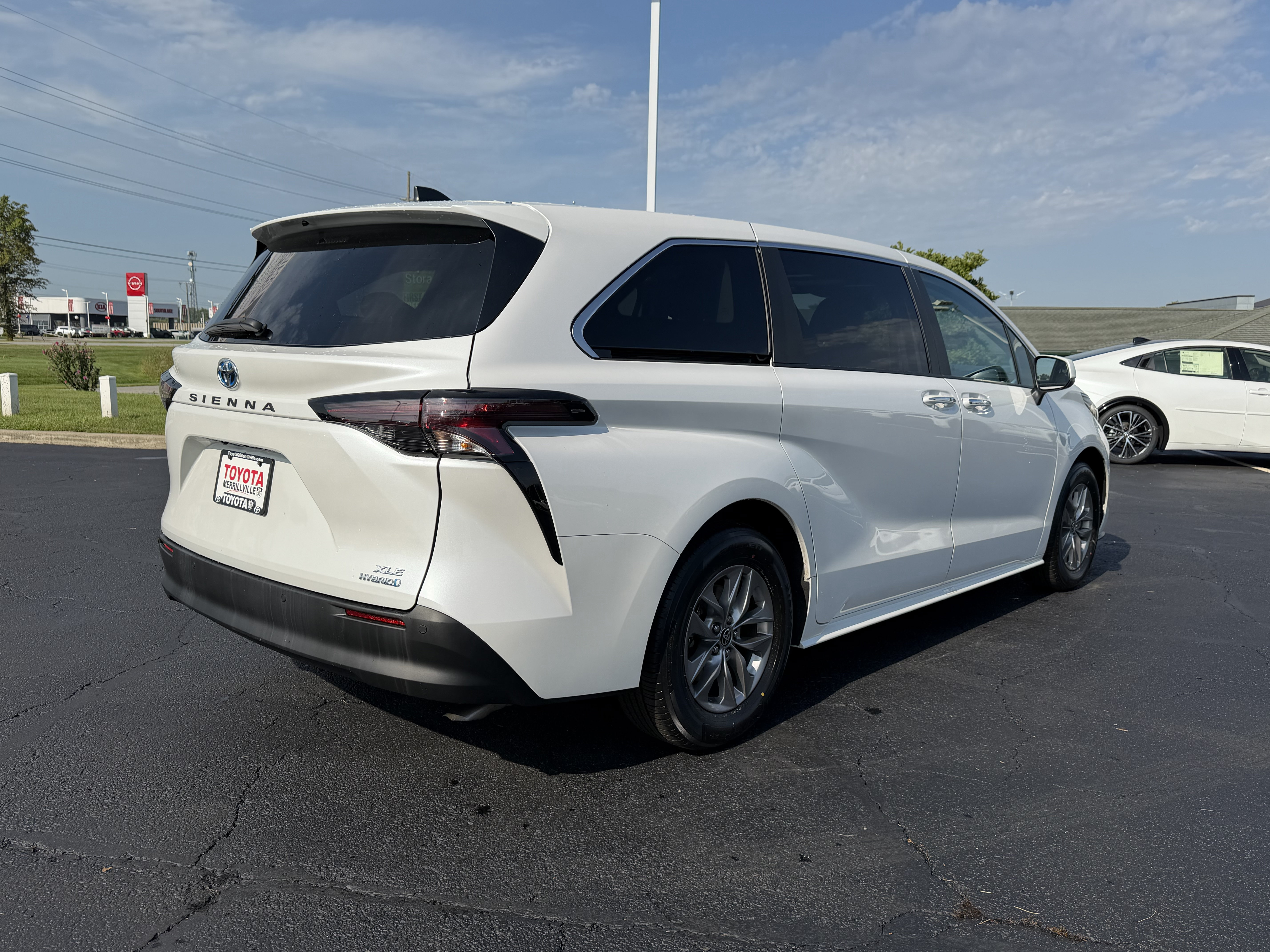 Certified 2024 Toyota Sienna XLE FWD image 8