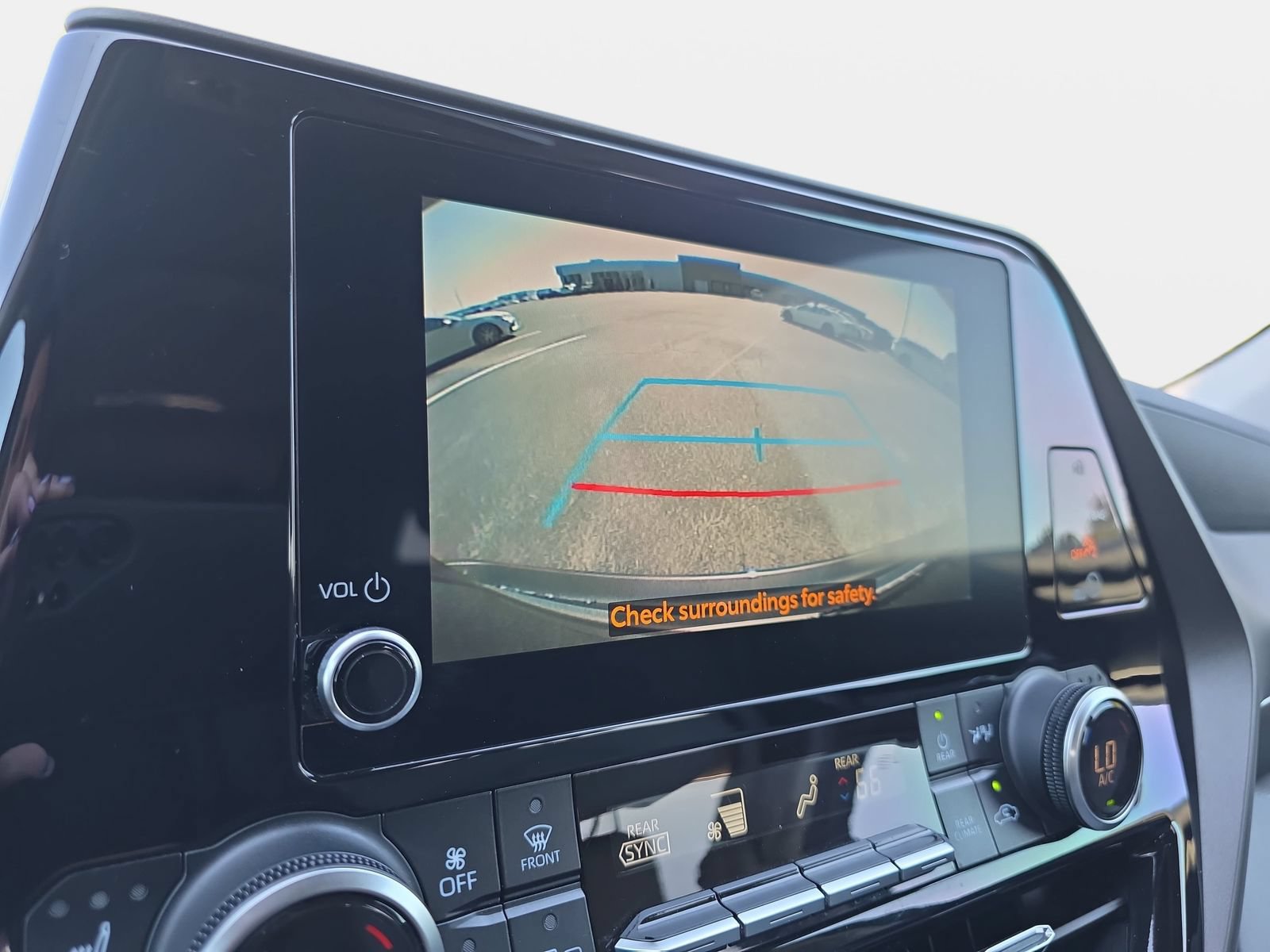 Used 2023 Toyota Highlander XLE FWD image 24