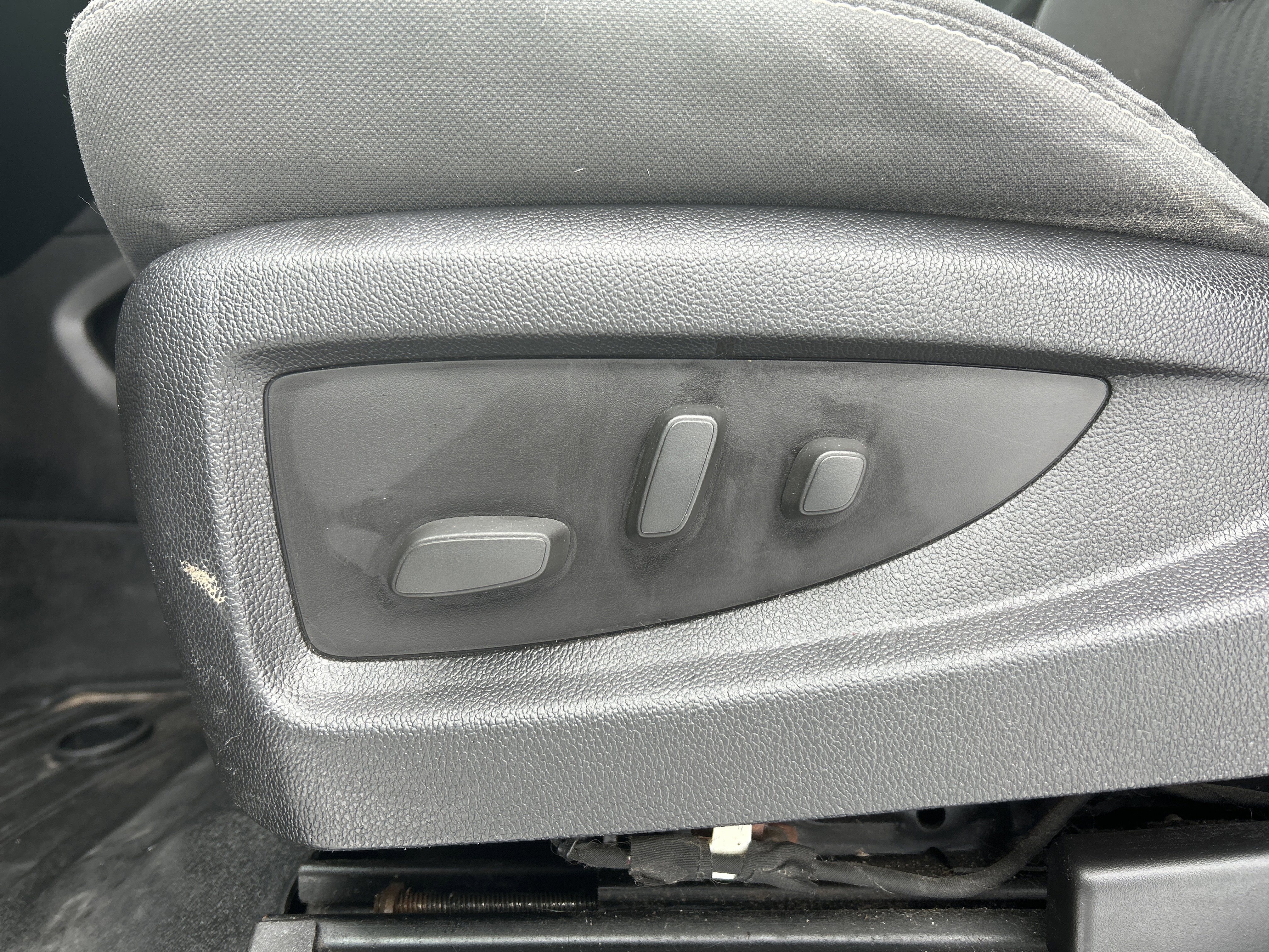 Used 2015 GMC Yukon XL SLE image 16