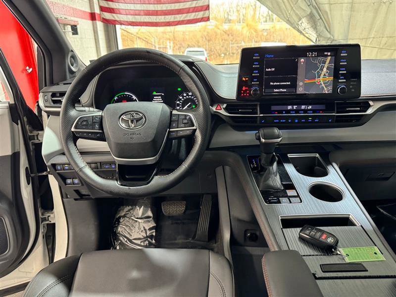 Used 2021 Toyota Sienna XSE w/ XSE Plus Package image 16